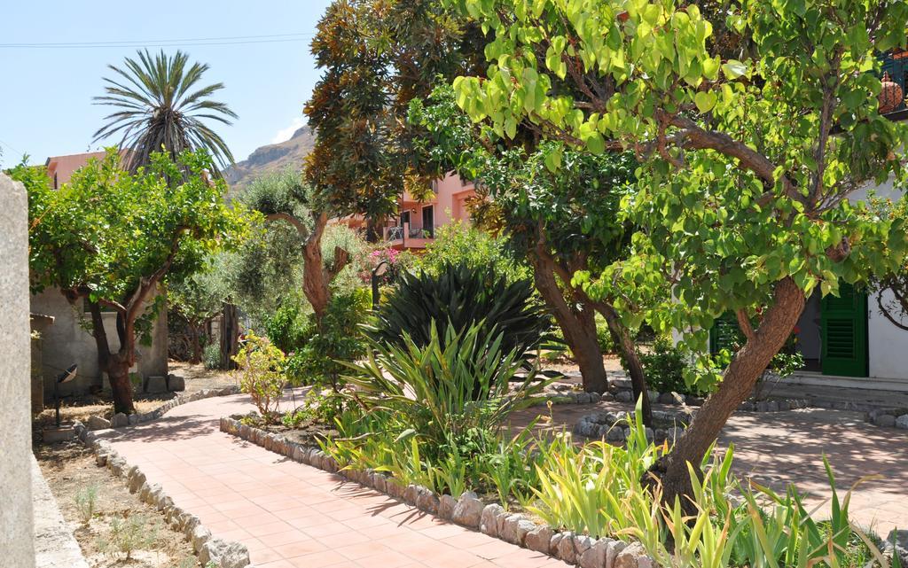 Seafront Apartments Garden House Taormina Bilik gambar