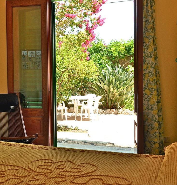 Seafront Apartments Garden House Taormina Bilik gambar