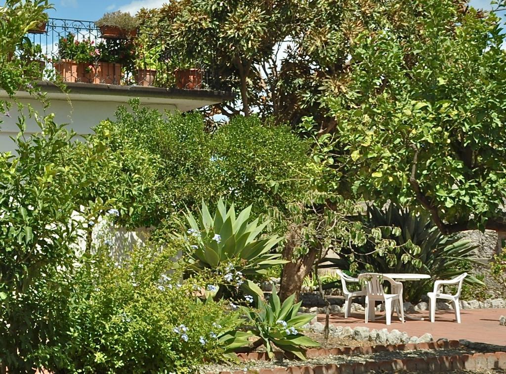 Seafront Apartments Garden House Taormina Bilik gambar