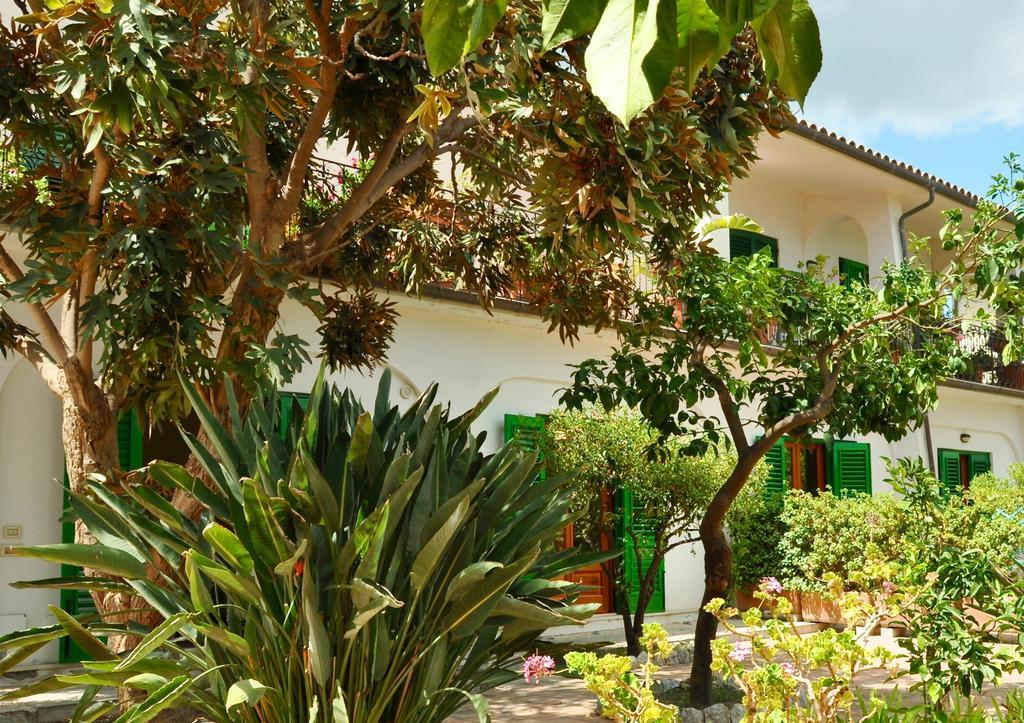 Seafront Apartments Garden House Taormina Bilik gambar